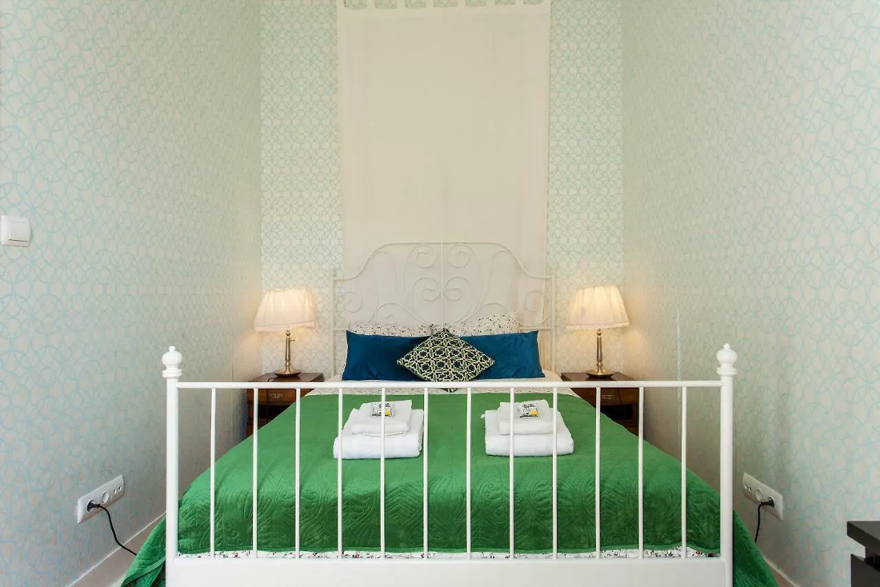 דירה ליסבון Bairro Alto 3 Bedroom Patio Flat! פורטוגל