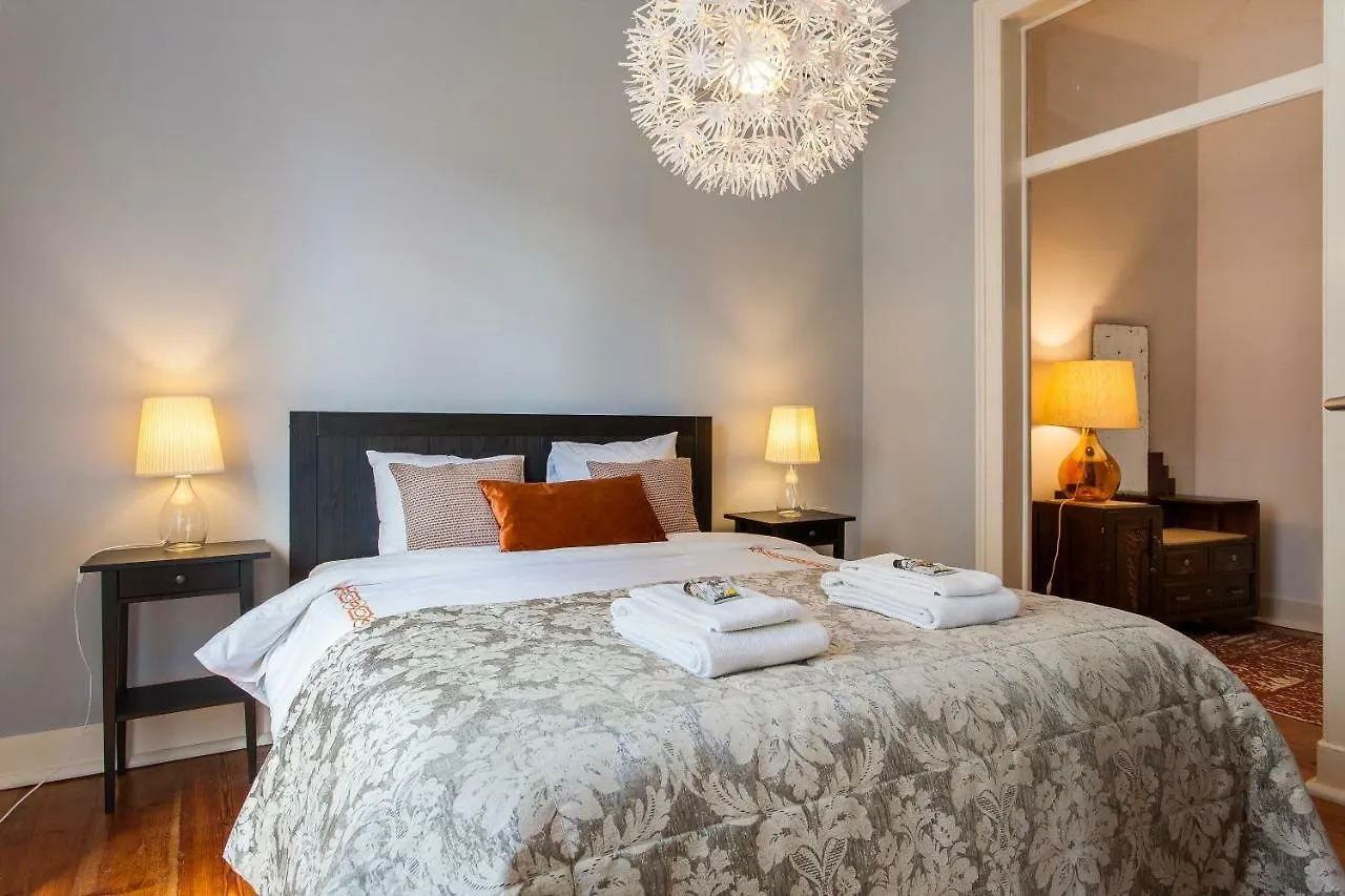 Bairro Alto 3 Bedroom Patio Flat! Lisboa 0*,